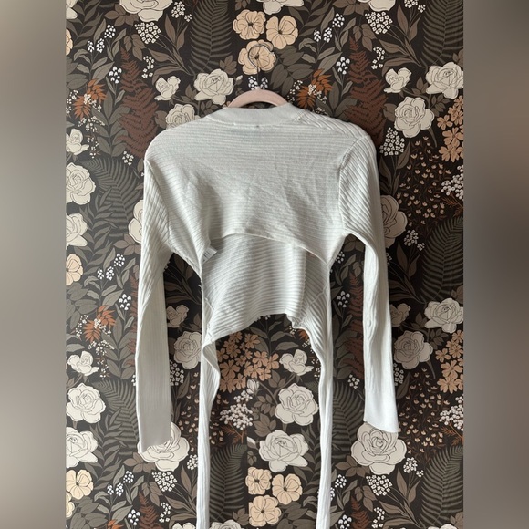Bardot Tie Back Knit Top in white size medium - Picture 8 of 8